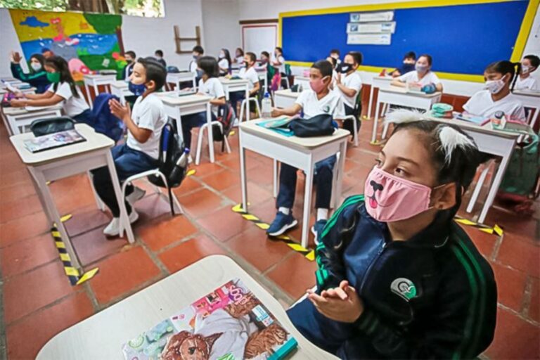 Minsal anuncia uso obligatorio de mascarillas en establecimientos escolares producto de la crisis sanitaria