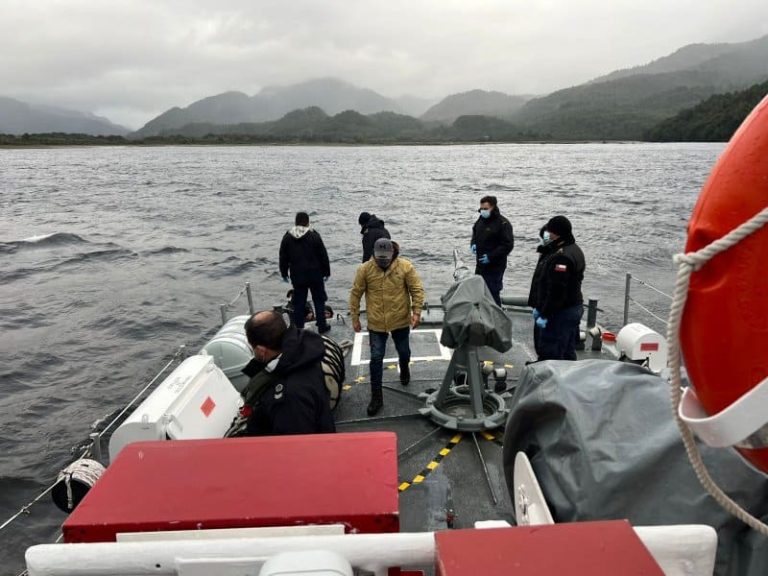 Armada realizó evacuación médica de urgencia desde bahía Aldunate a Puerto Cisnes